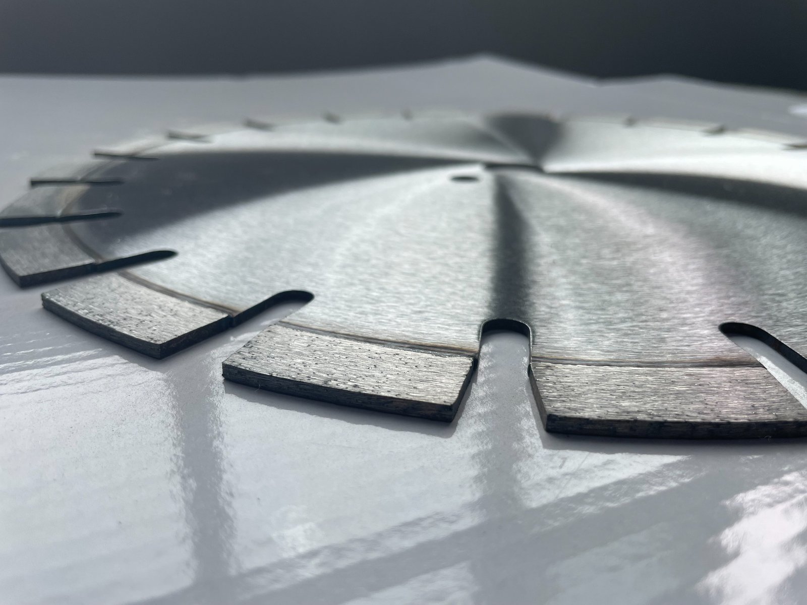 Concrete diamond blade steel core and keyhole slot
