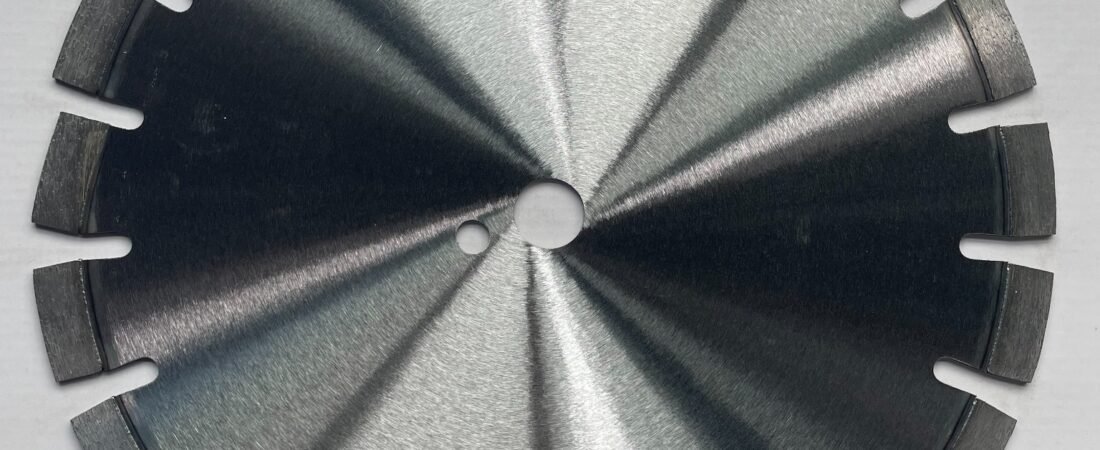 How to Choose the Right Diamond Saw Blade for Concrete Cutting